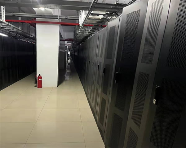 选择香港手机无服务器的理由与推荐