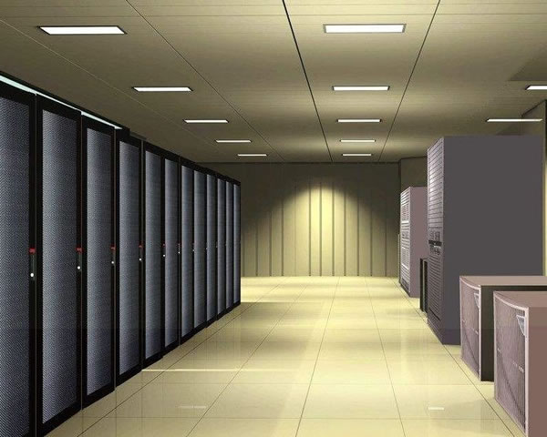 美国服务器托管商比较：选择最合适的方案