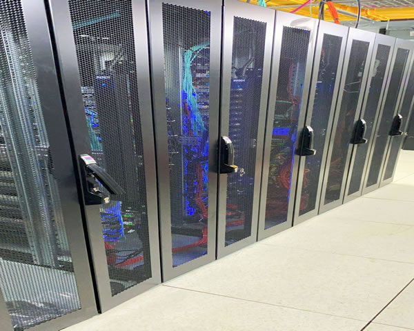 香港站群128IP的优势与使用场景分析